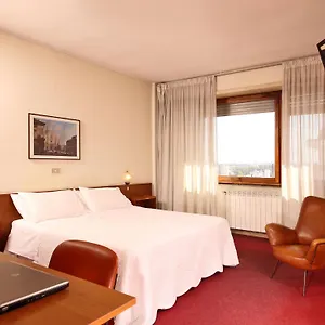 2* Hotel Radio